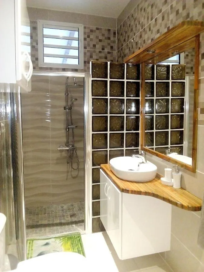 Appartement d'une chambre avec vue sur la ville jacuzzi et jardin clos a Le Vauclin a 2 km de la plage Martinique