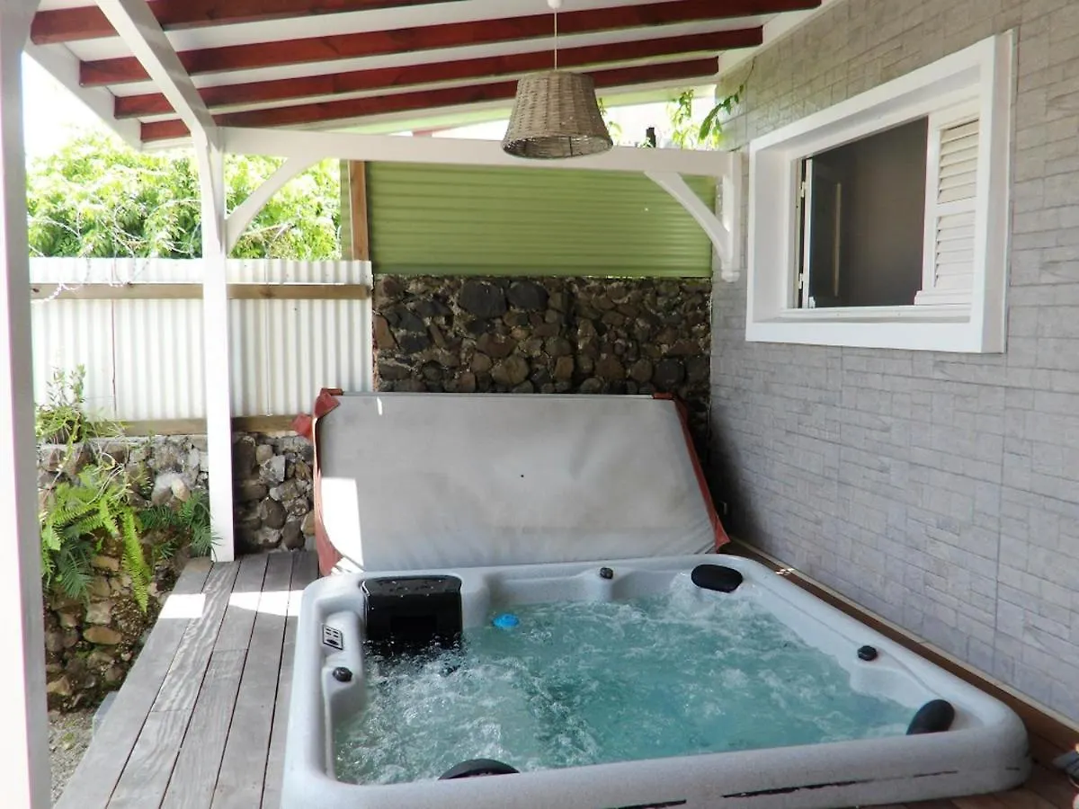 Appartement d'une chambre avec vue sur la ville jacuzzi et jardin clos a Le Vauclin a 2 km de la plage