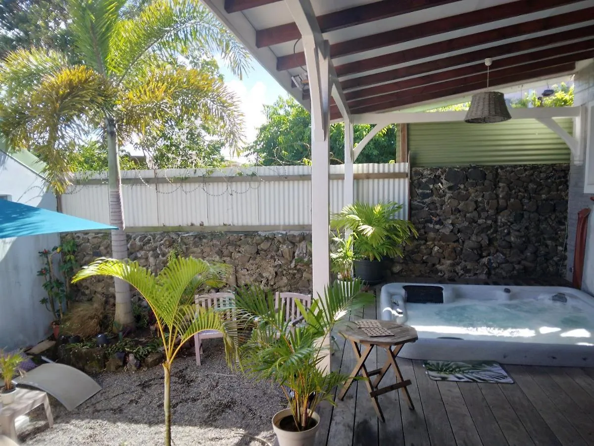Appartement d'une chambre avec vue sur la ville jacuzzi et jardin clos a Le Vauclin a 2 km de la plage