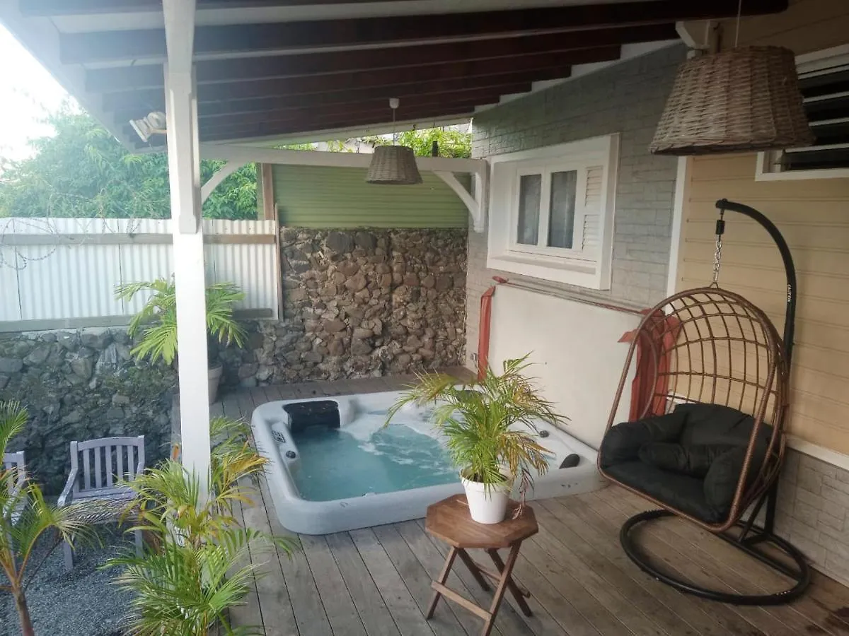 Appartement d'une chambre avec vue sur la ville jacuzzi et jardin clos a Le Vauclin a 2 km de la plage