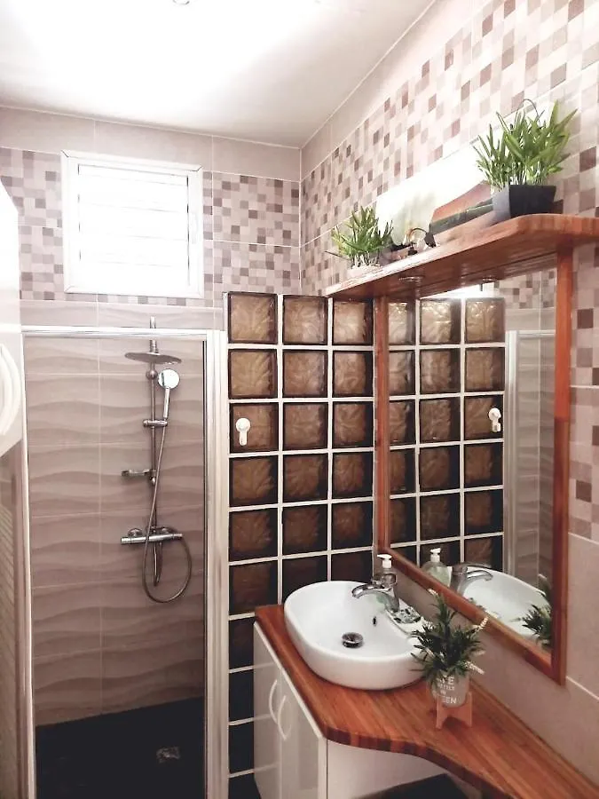 Appartement d'une chambre avec vue sur la ville jacuzzi et jardin clos a Le Vauclin a 2 km de la plage 0*,